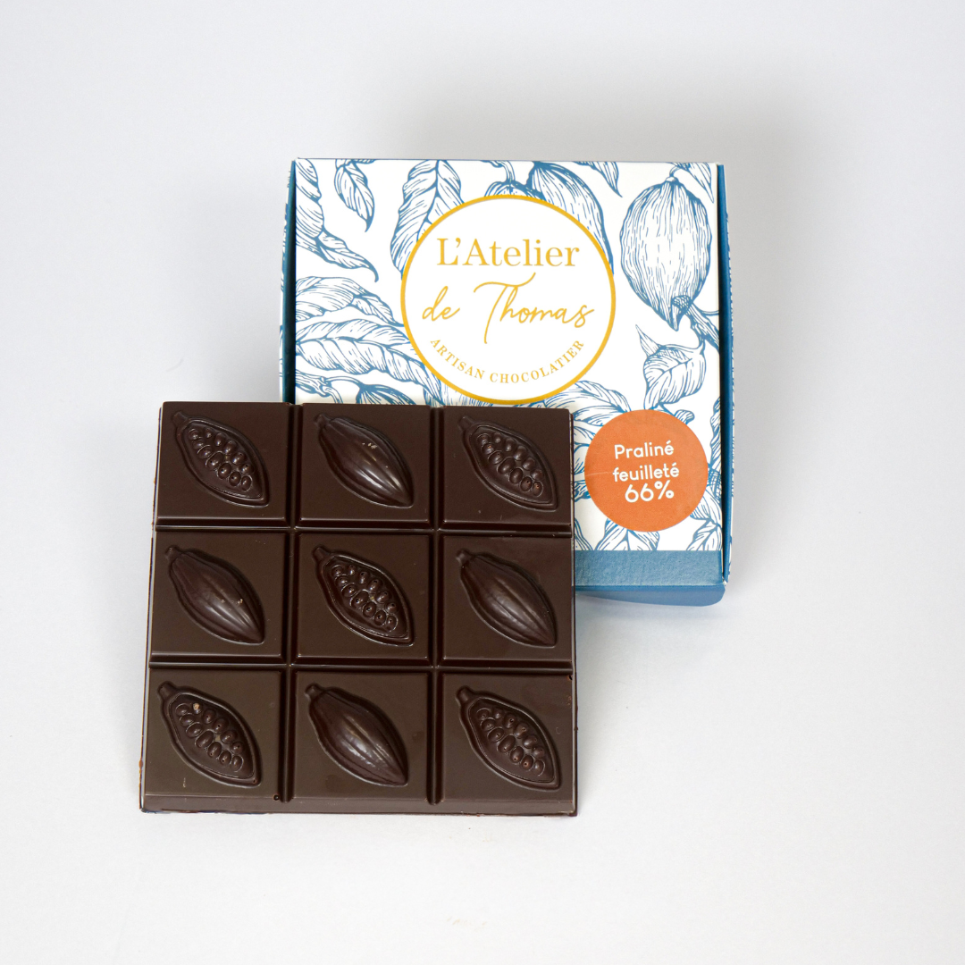 Tablette gourmande au chocolat noir 65% et praliné feuilleté croustillant de l'Atelier de Thomas